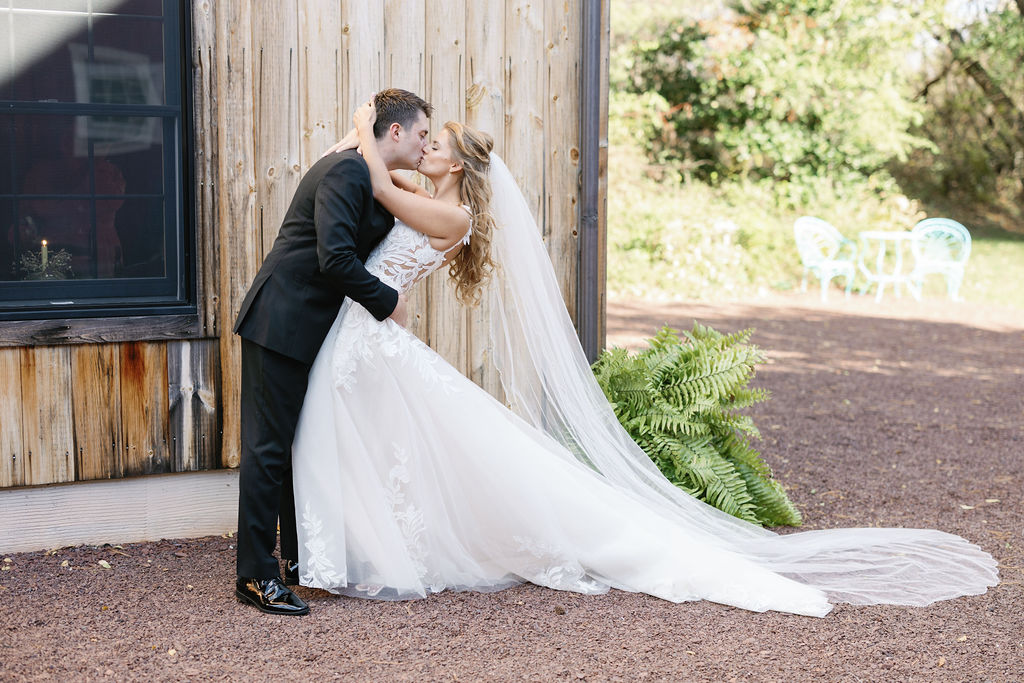 Carol and Tyler kissing, Lockwood Manor, Skippack, PA